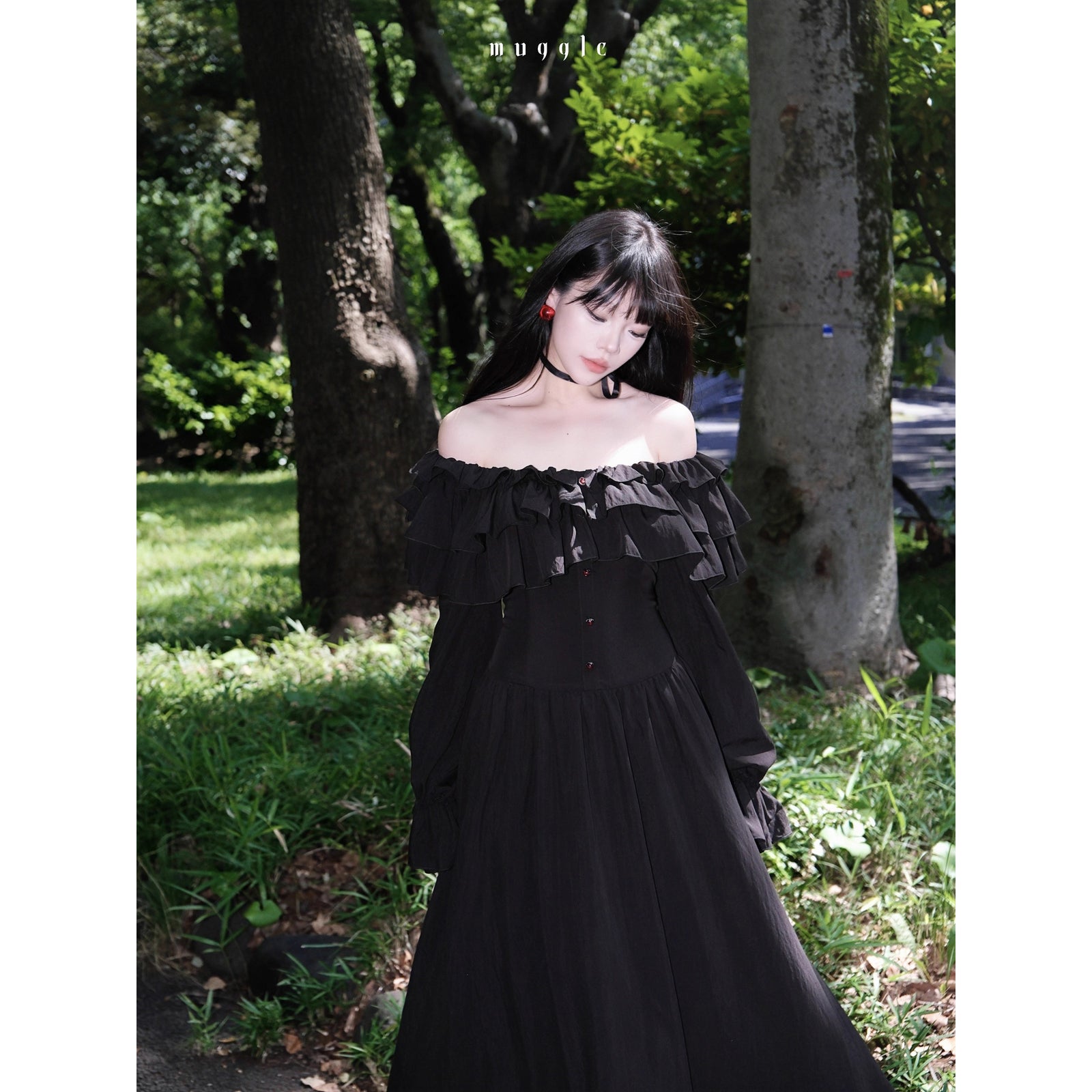 黒のお嬢様のオフショルフリルワンピース – ManusMachina