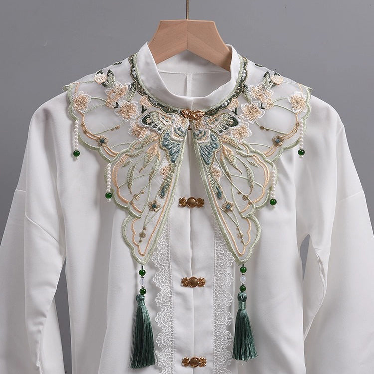 深緑の蝶の刺繍付け襟