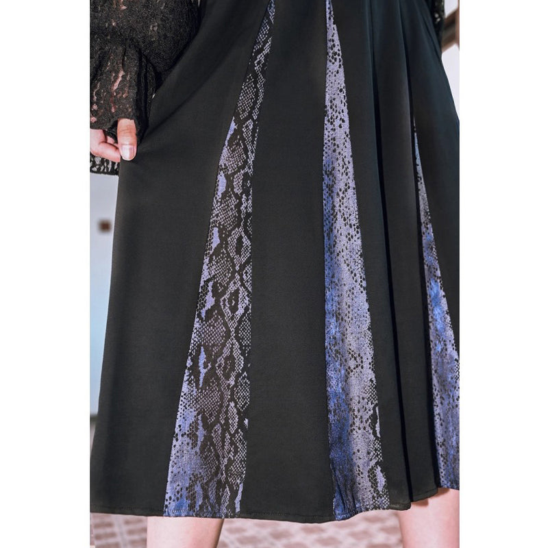 藍紫の蛇鱗クロップドパンツ