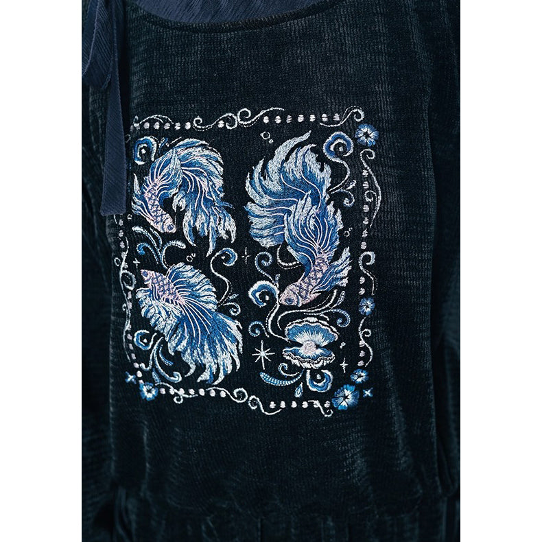 闘魚の刺繍ハイネックトップス