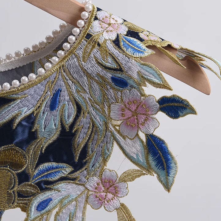 庭園の花の刺繍付け襟