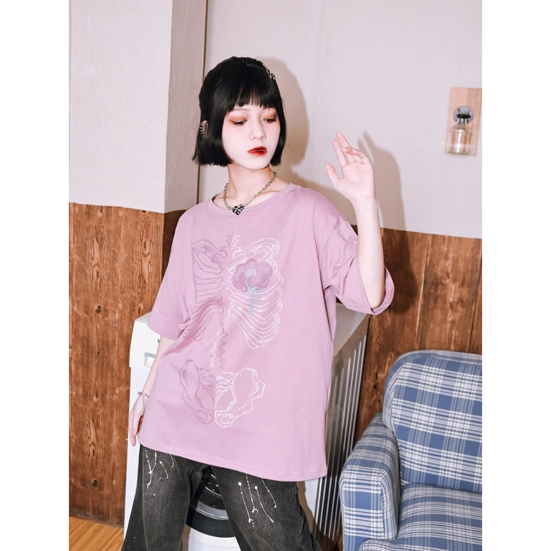 骨格標本と芍薬のTシャツ