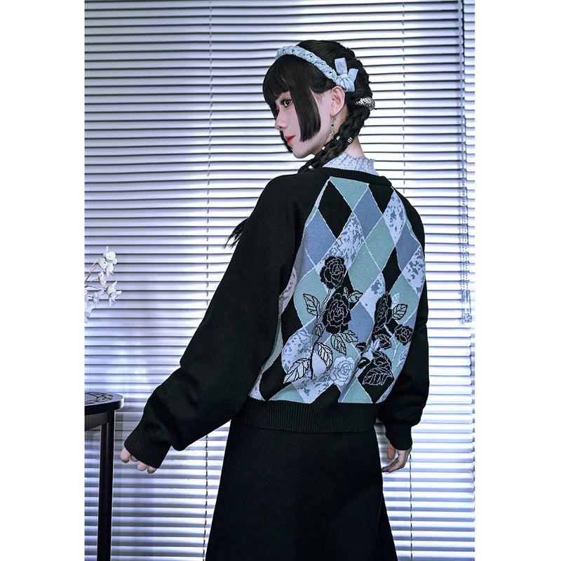 椿の花と鶯の挿絵カーディガンとニットスカート