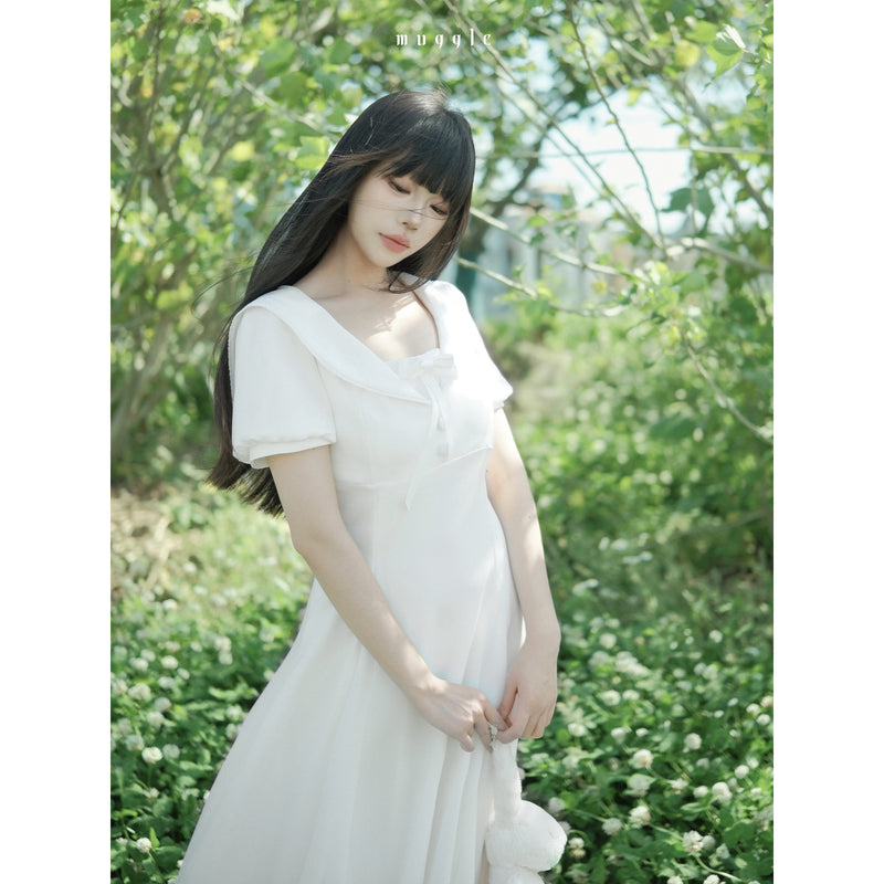 清純なお嬢様のセーラーワンピース