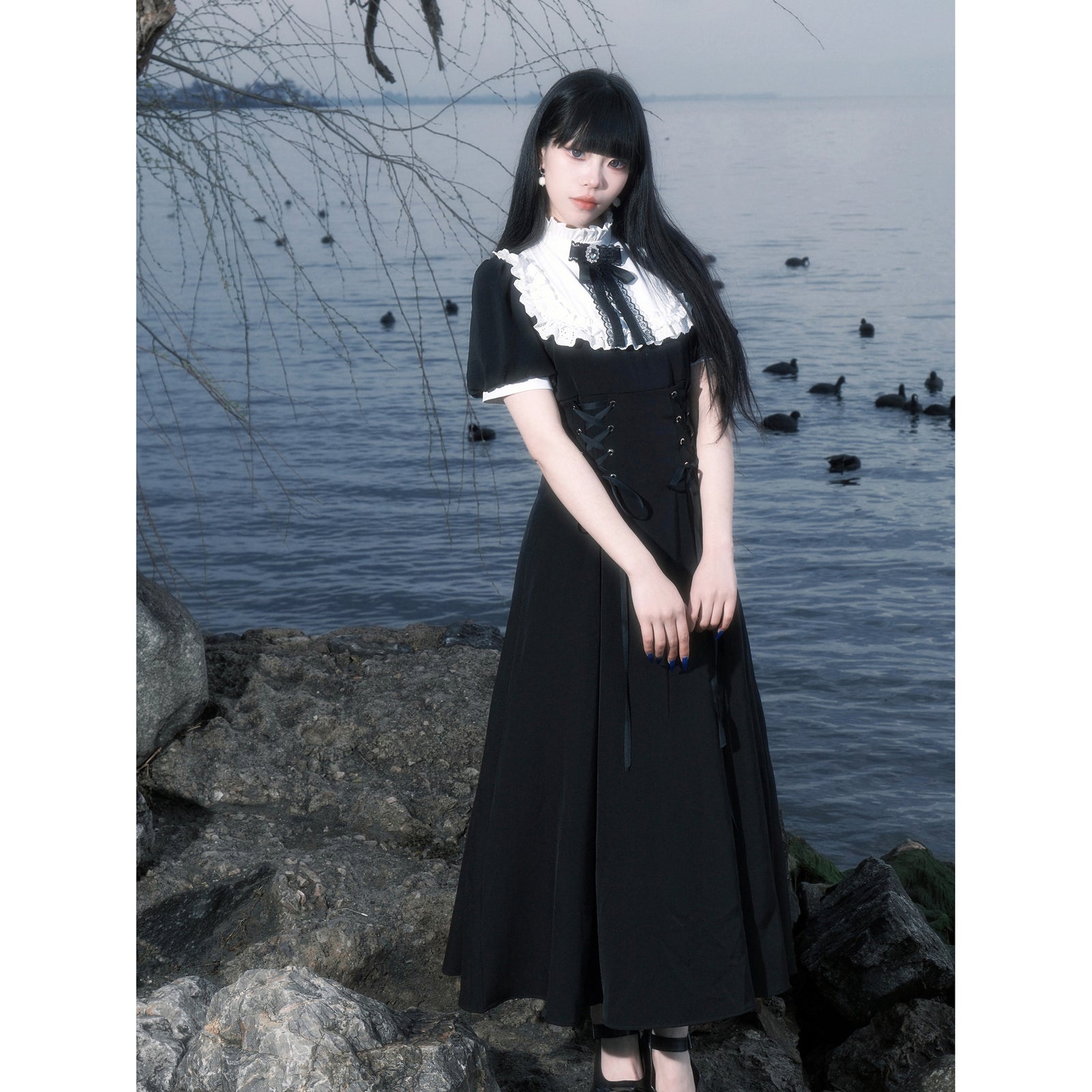 鍵盤色のお嬢様のコルセットワンピース – ManusMachina