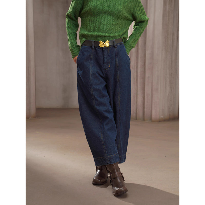 紺藍色のクロップドワイドデニムパンツ