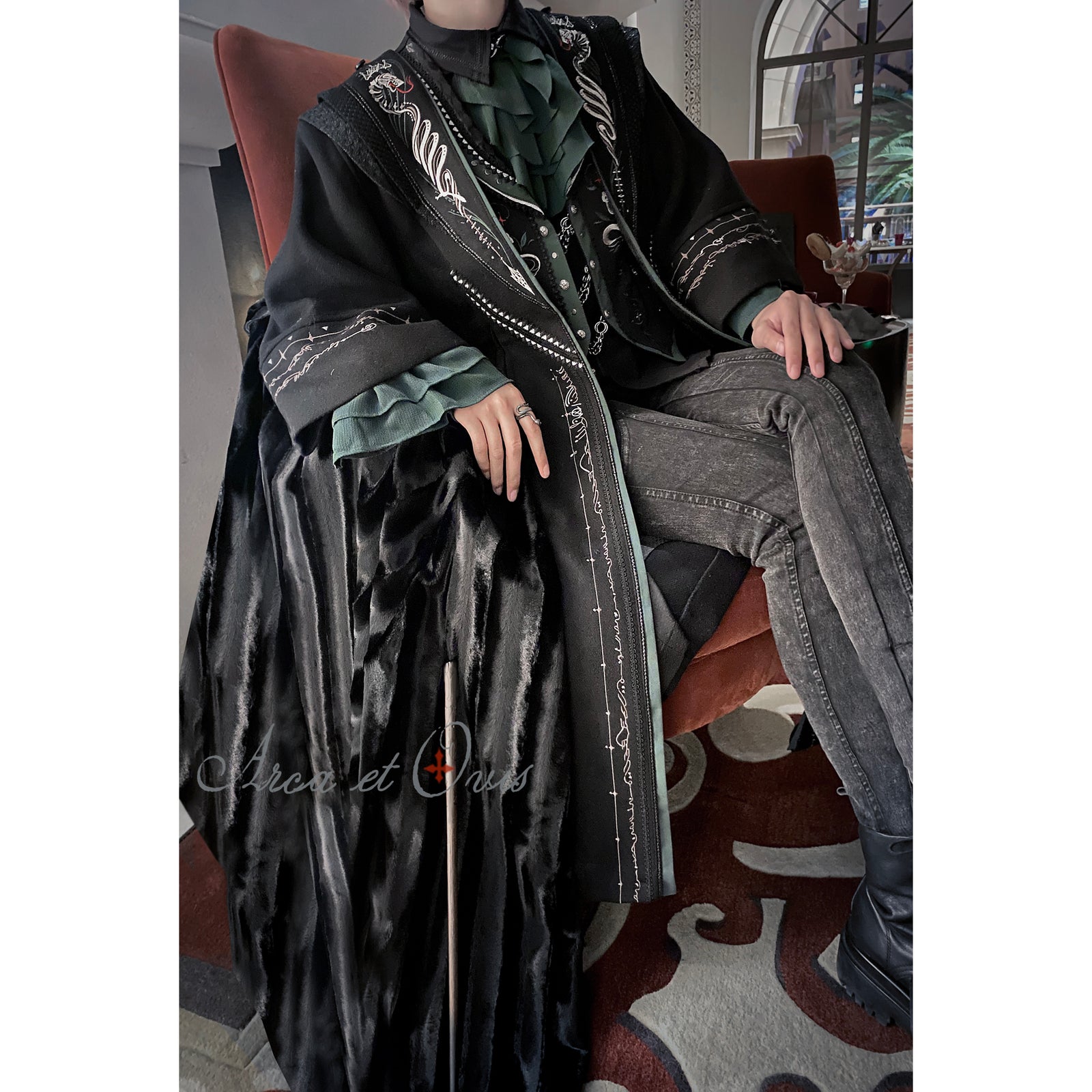 魔術師の刺繍ゴシックマント – ManusMachina