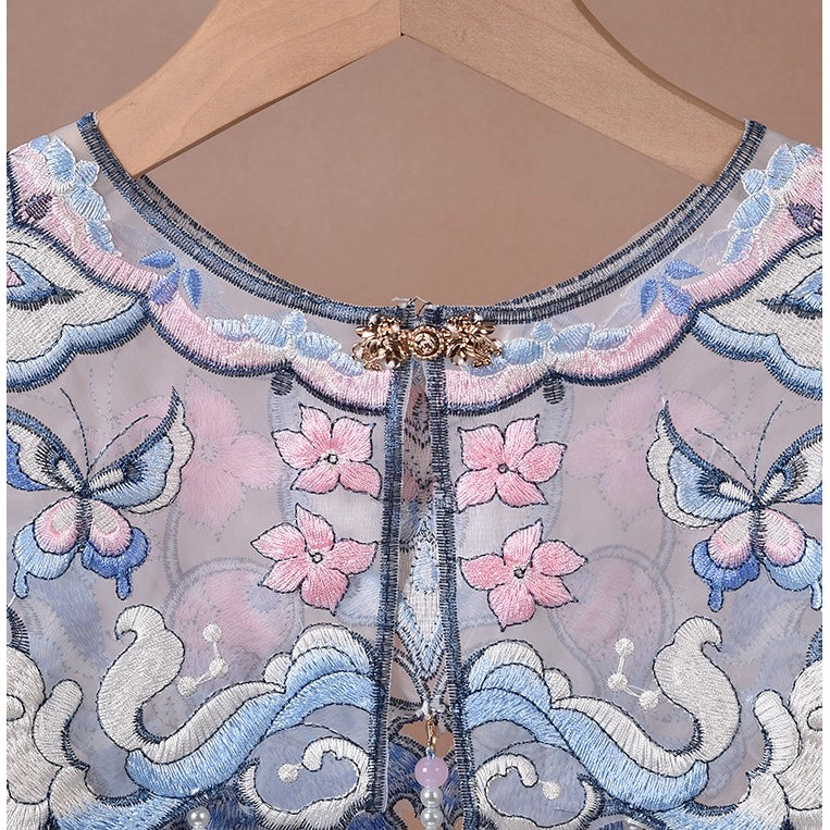 蝶と花と雲の刺繍付け襟