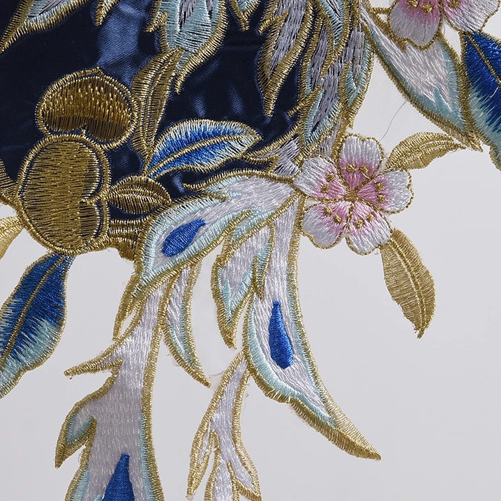 庭園の花の刺繍付け襟