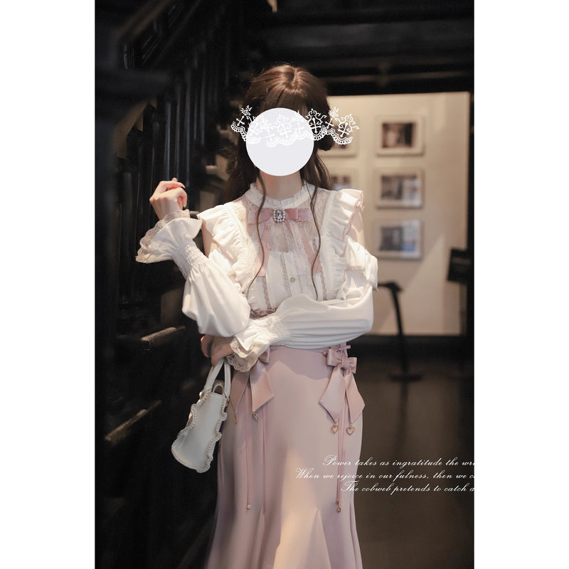 桜色の令嬢のフリルトップスとコルセットスカート