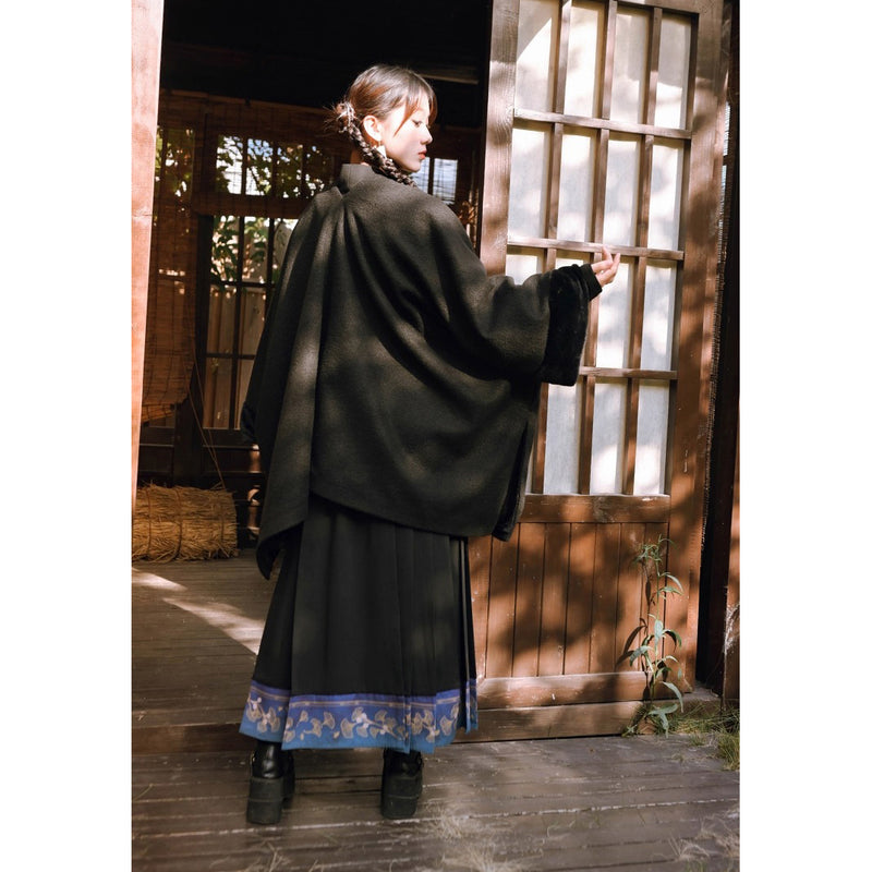 漆黒の令嬢のチャイナウールケープコート