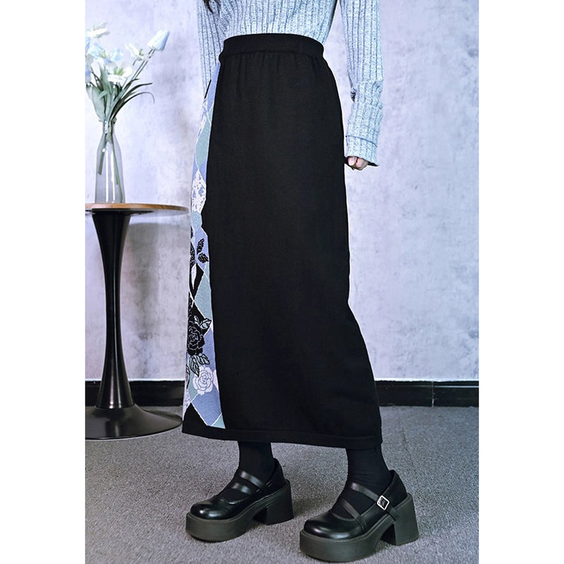 椿の花と鶯の挿絵カーディガンとニットスカート