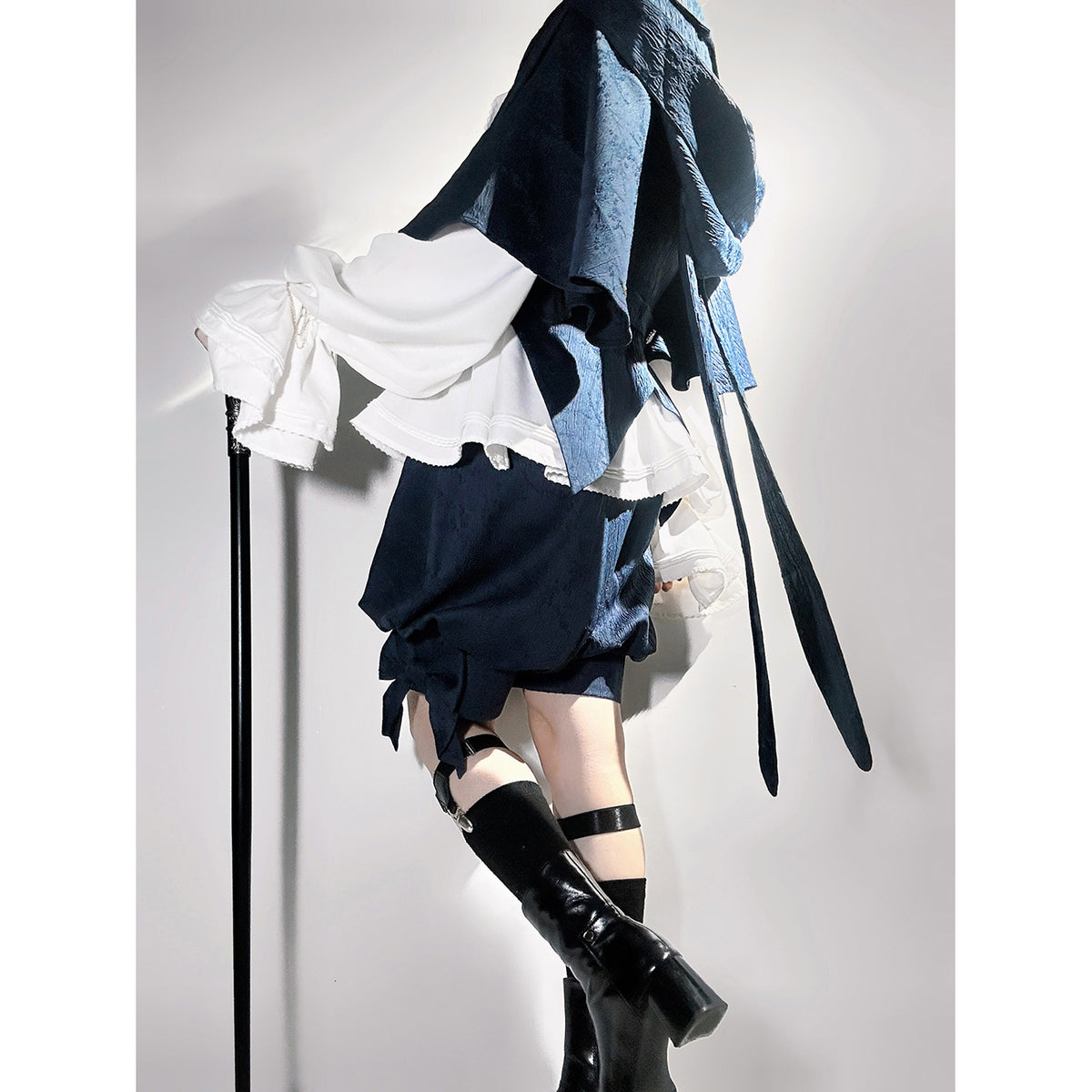 純白の貴公子のヴィクトリアンブラウス – ManusMachina