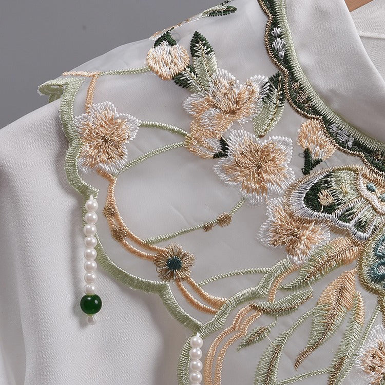 深緑の蝶の刺繍付け襟