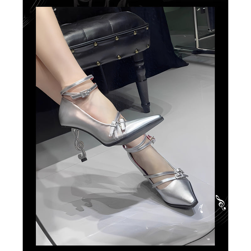 ト音記号のポインテッドトゥヒールパンプス - Silver[2025年9月上旬-9月下旬発送予定]