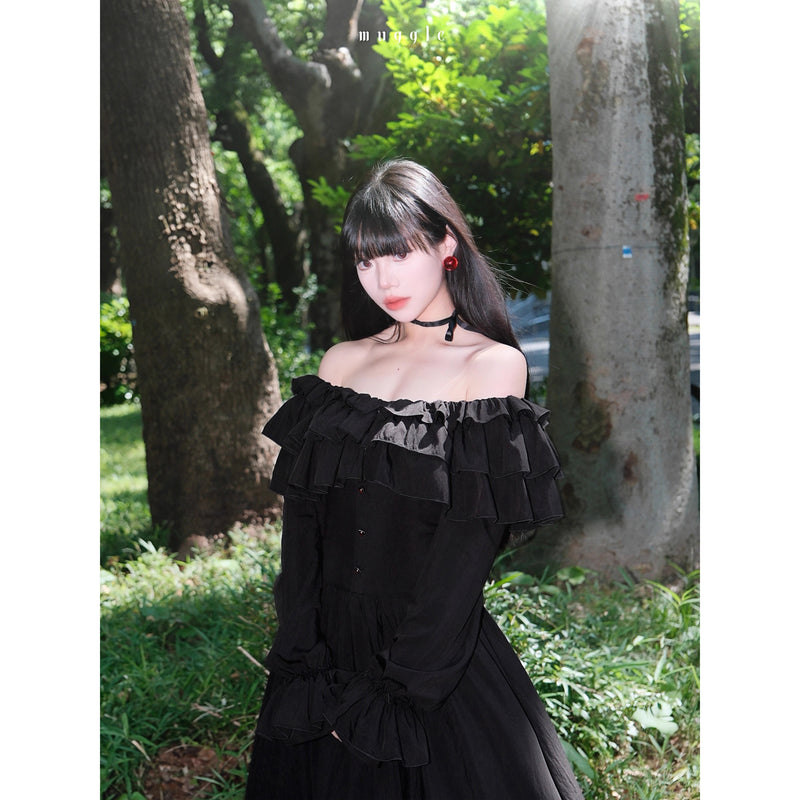 黒のお嬢様のオフショルフリルワンピース