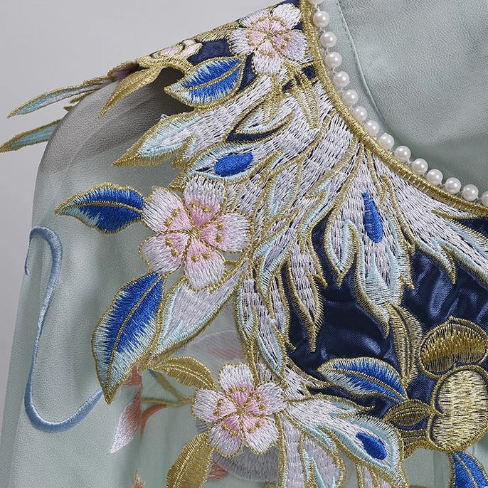 庭園の花の刺繍付け襟
