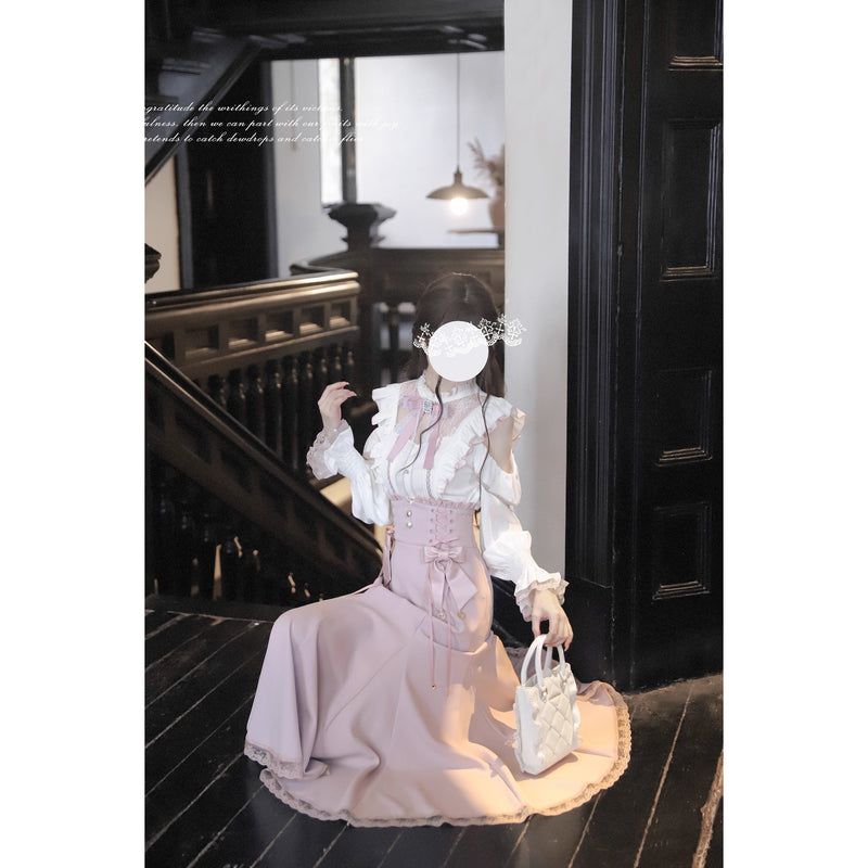 桜色の令嬢のフリルトップスとコルセットスカート