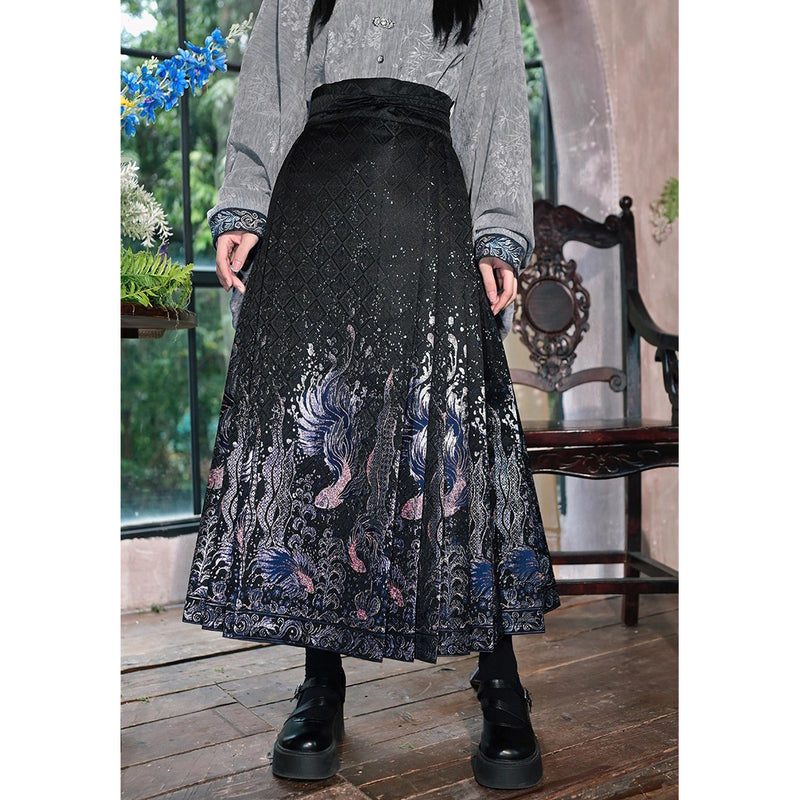 闘魚の刺繍ベストとトップスとプリーツスカート