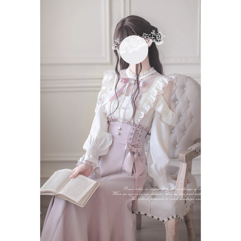 桜色の令嬢のフリルトップスとコルセットスカート