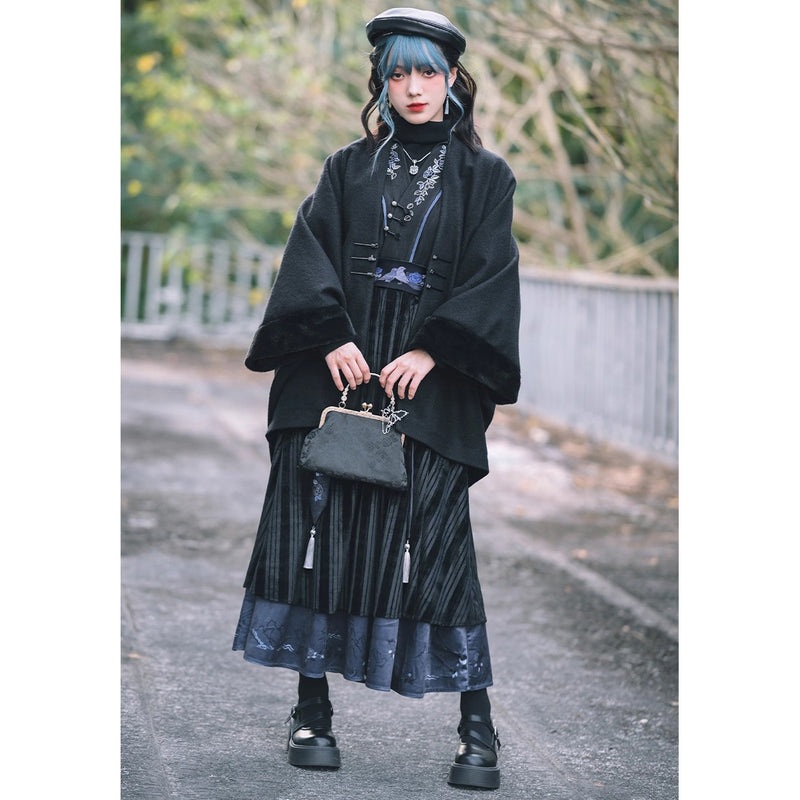 椿の花の刺繍チャイナブラウス