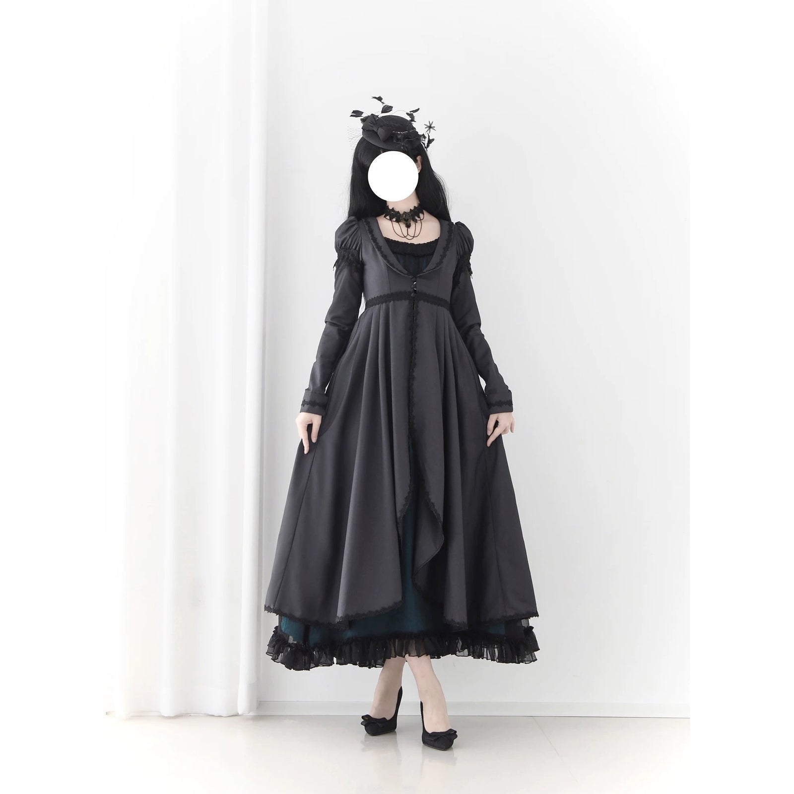 深灰の貴婦人の刺繍クラシカルコート[2027年1月下旬-2月下旬発送予定