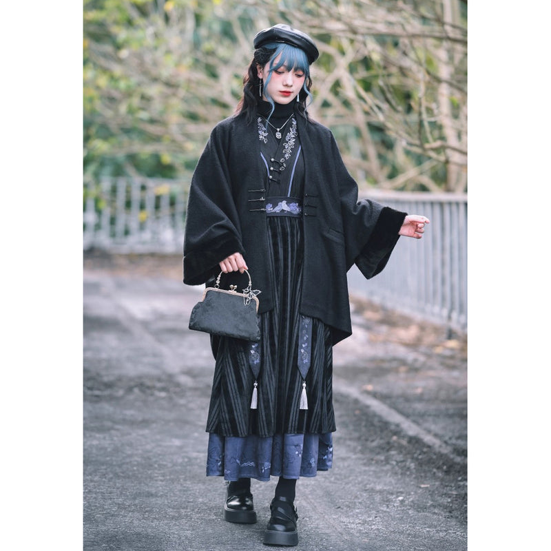 漆黒の令嬢のチャイナウールケープコート