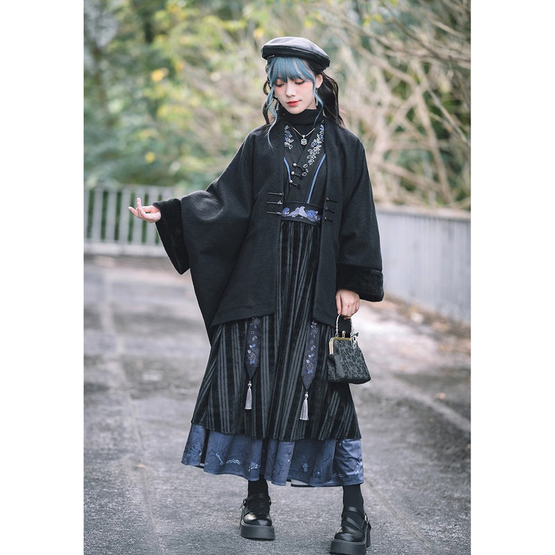 漆黒の令嬢のチャイナウールケープコート