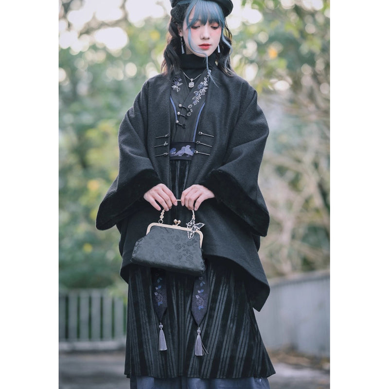 漆黒の令嬢のチャイナウールケープコート