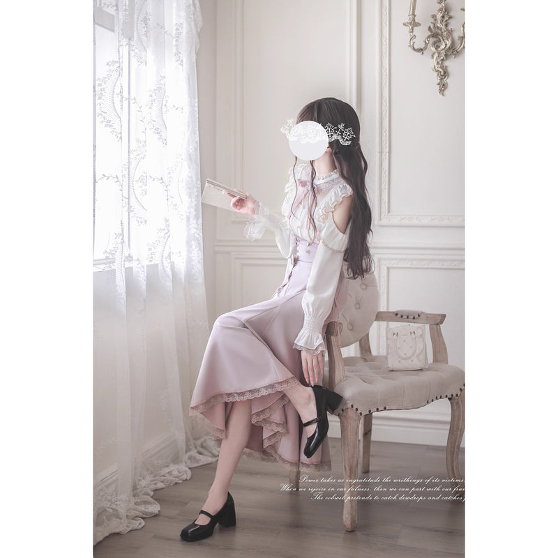 桜色の令嬢のフリルトップスとコルセットスカート