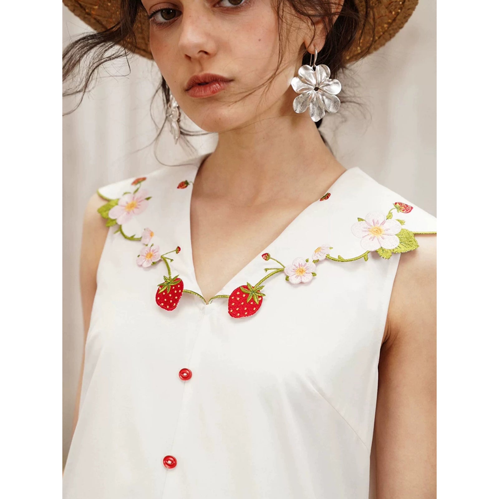 苺と花の刺繍ワンピース – ManusMachina