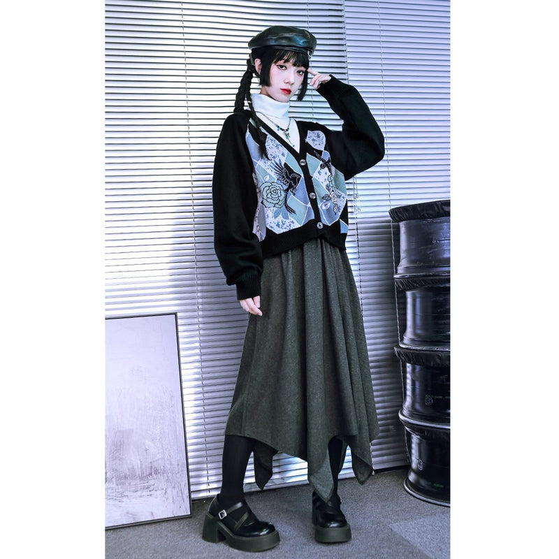 椿の花と鶯の挿絵カーディガンとニットスカート