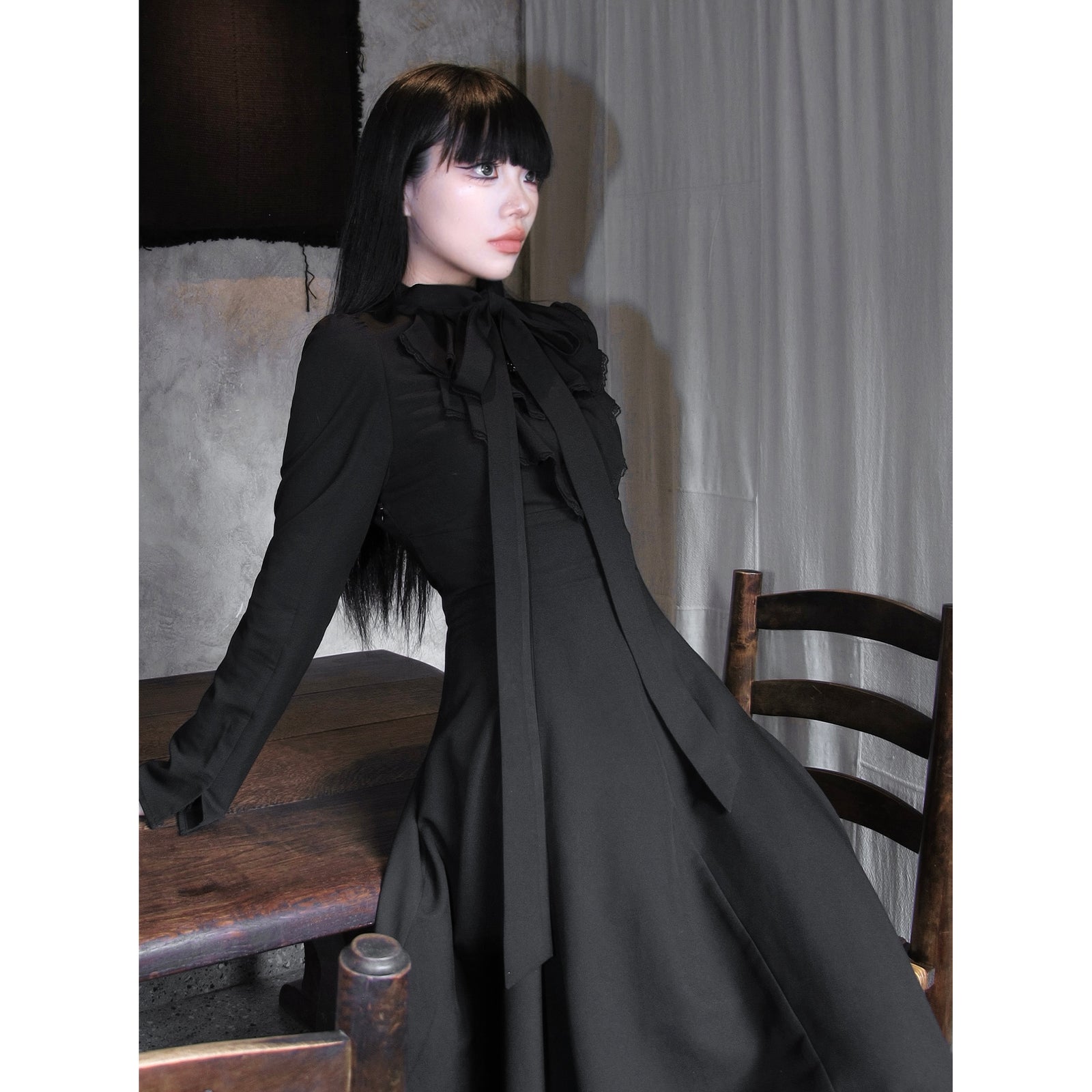 黒のお嬢様の編み上げロングワンピース – ManusMachina 