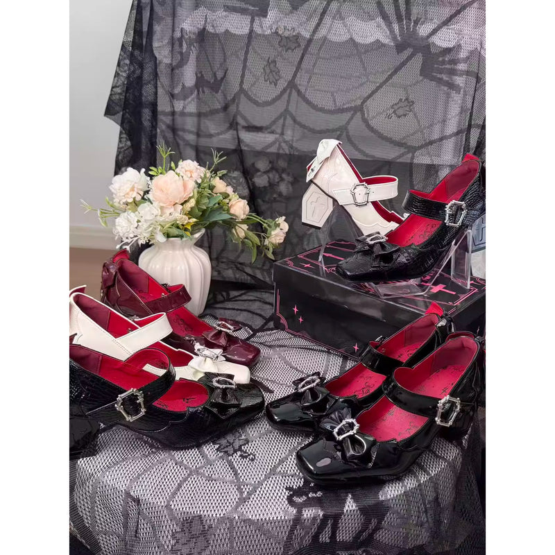 十字架の棺桶ヒールパンプス