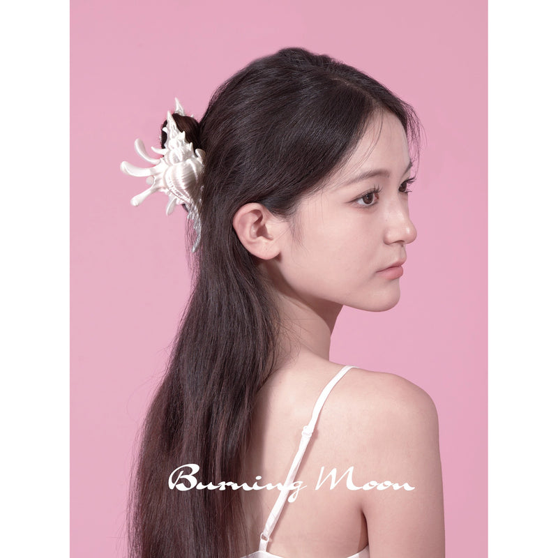 貝殻のヘアクリップ