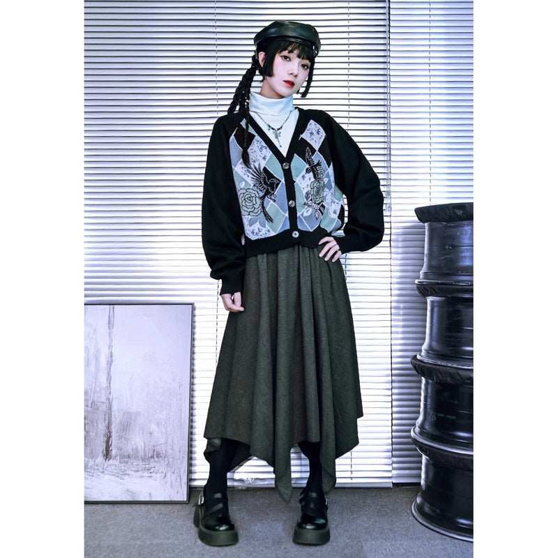 椿の花と鶯の挿絵カーディガンとニットスカート