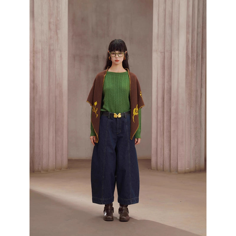 紺藍色のクロップドワイドデニムパンツ