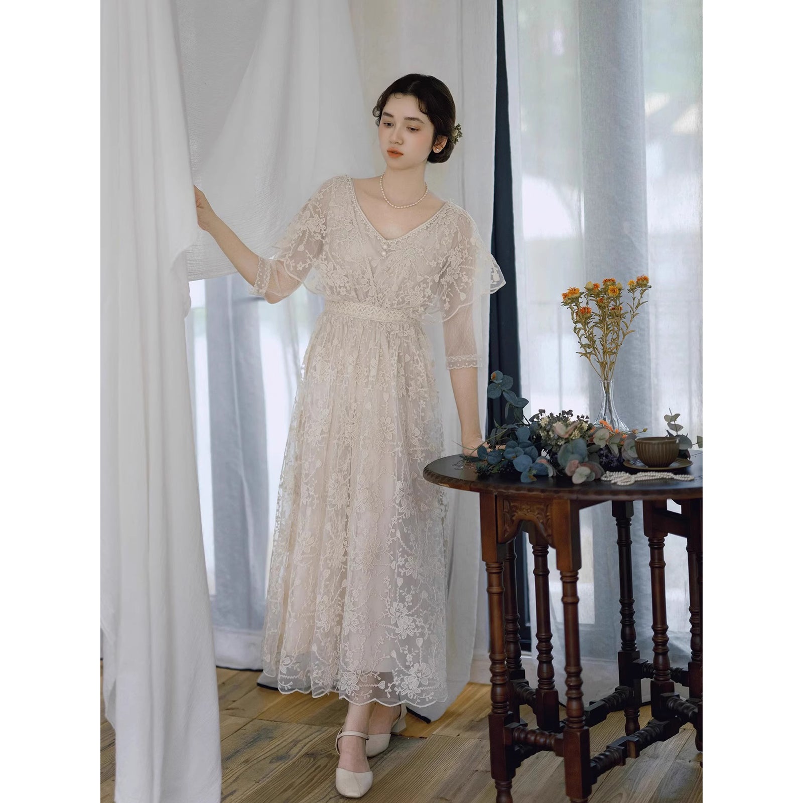 花咲く王妃の刺繍レースワンピース – ManusMachina
