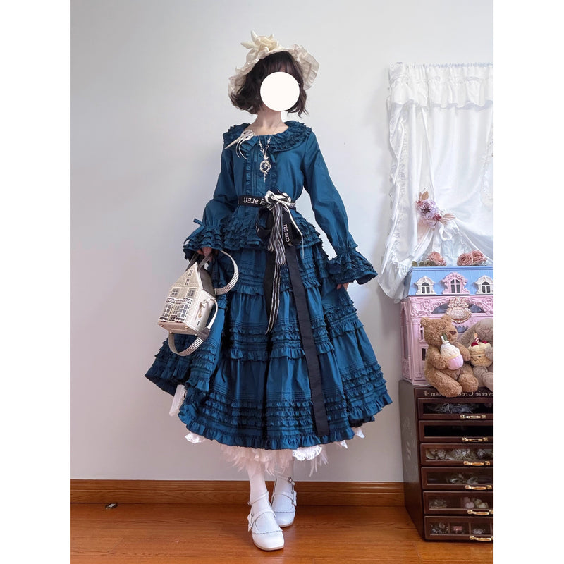 孔雀青のお嬢様のフリルトップスとティアードスカートとホワイトエプロン