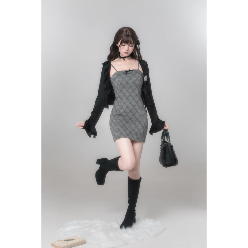 巴里のお嬢様のストラップワンピースとカーディガン