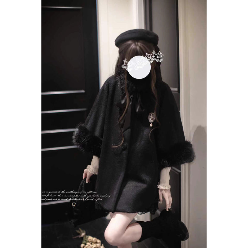 漆黒のお嬢様のウールケープコート