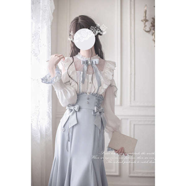 水色の令嬢のフリルトップスとコルセットスカート