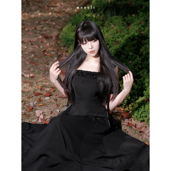 黒のお嬢様のストラップワンピース