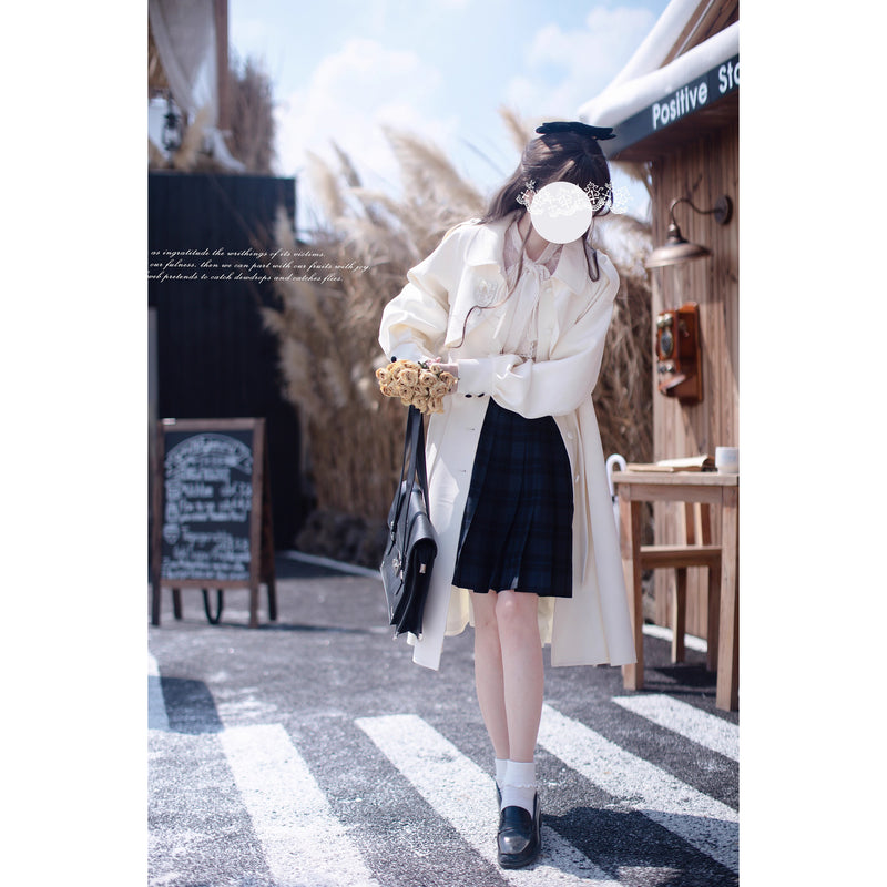 西洋のお嬢様のケープトレンチコート