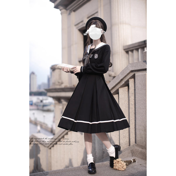 漆黒のお嬢様の文学セーラーワンピース