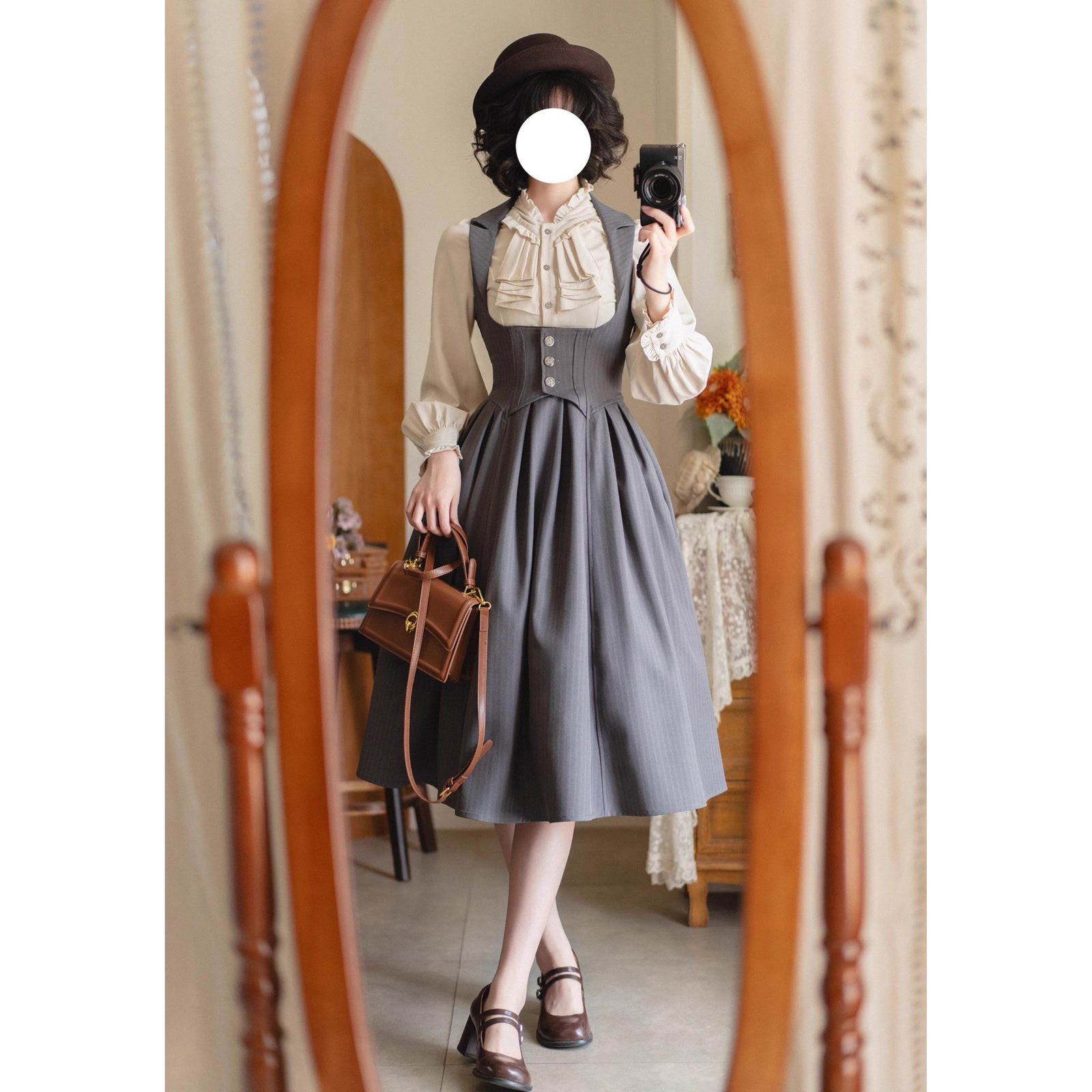 英吉利のお嬢様のクラシカルジャンパースカートとハイネックブラウス