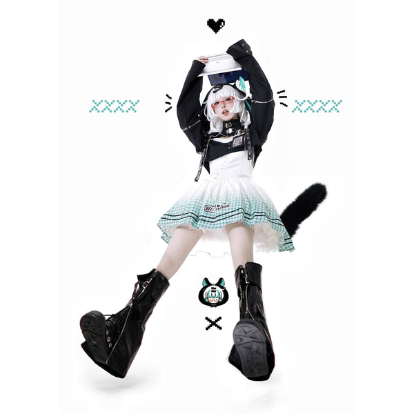 電脳少女のストラップワンピースとフードジャケット
