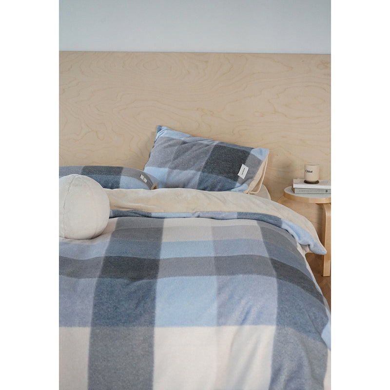 Scandinavian Check Pattern Bed Cover Set