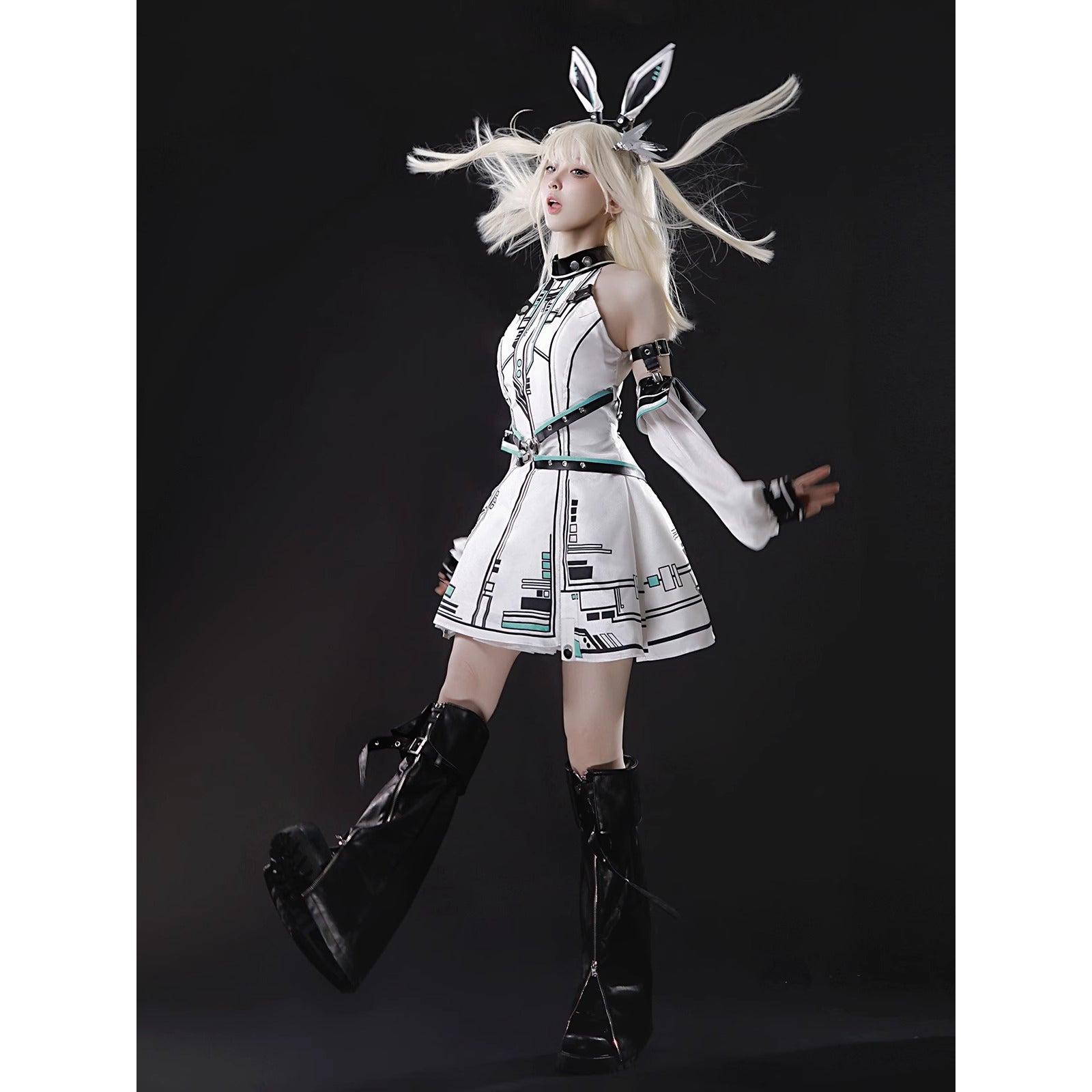 近未来少女のワンピースとアームカバー – ManusMachina