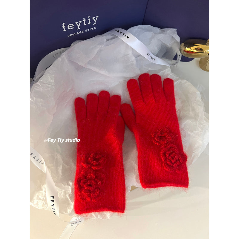 Knitted Gloves with Rose Flowers